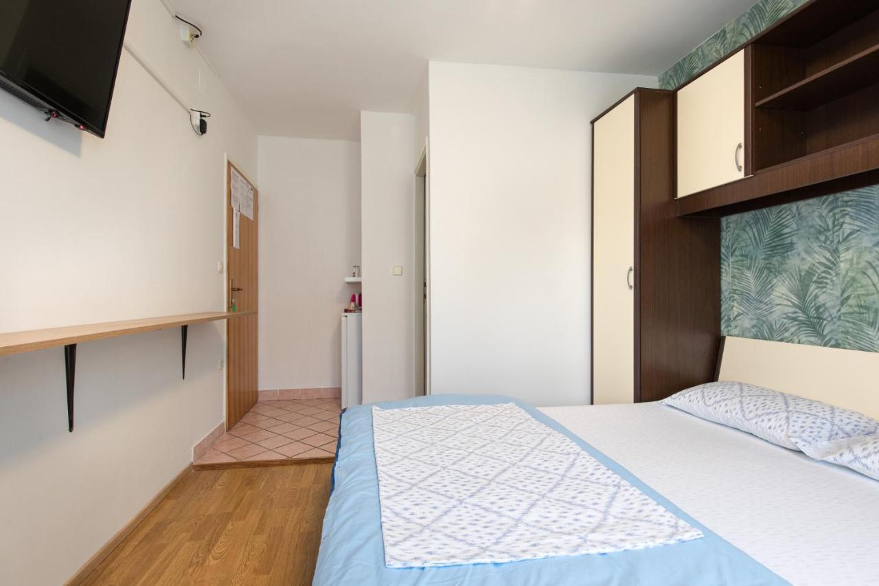 Apartment & Rooms Ivica Krk Town Buitenkant foto