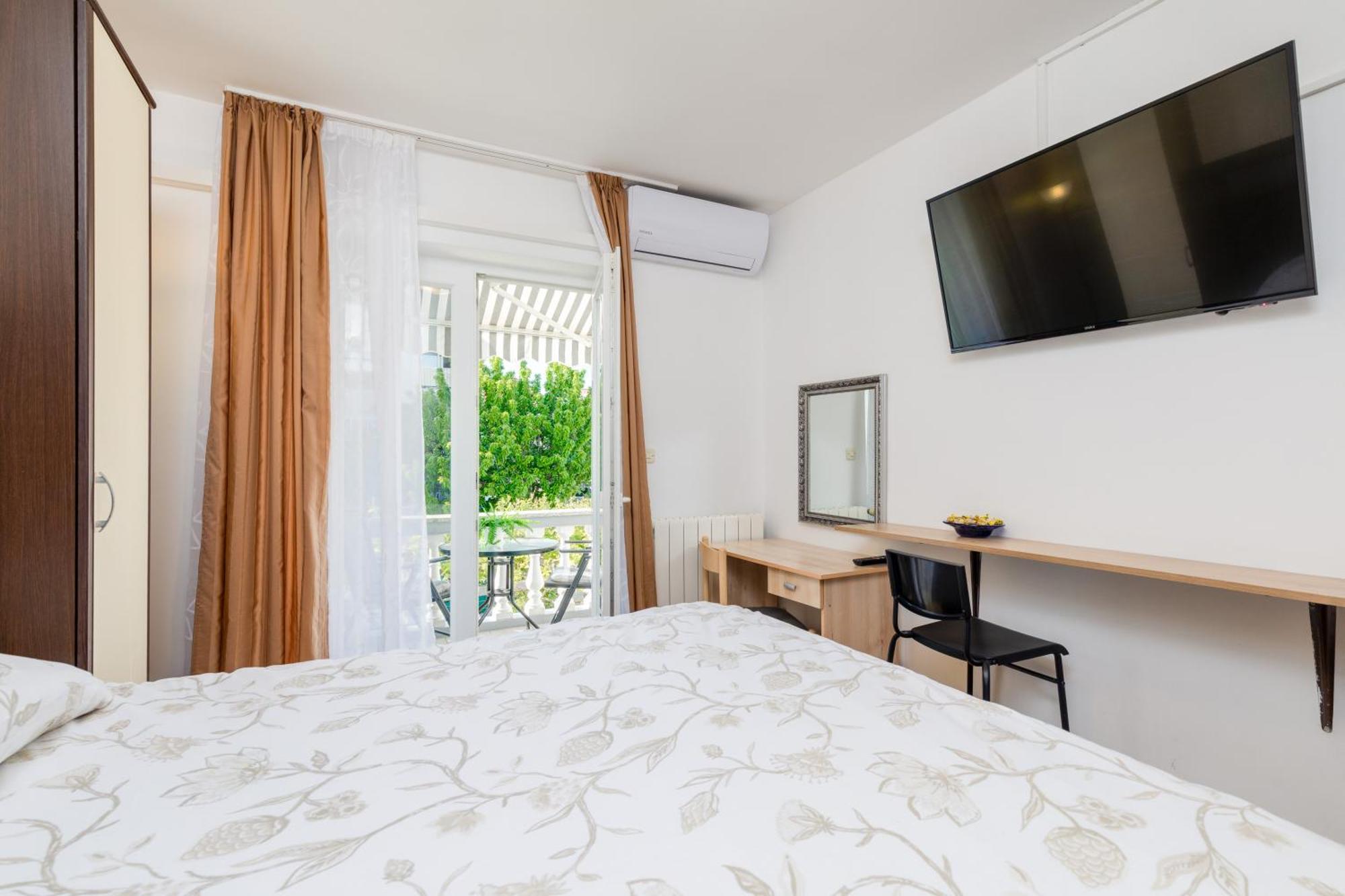 Apartment & Rooms Ivica Krk Town Buitenkant foto