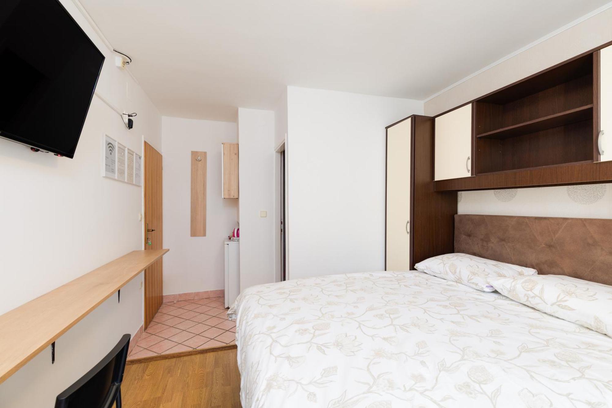 Apartment & Rooms Ivica Krk Town Buitenkant foto
